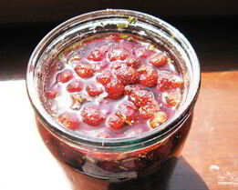 Земляничное варенье в сиропе