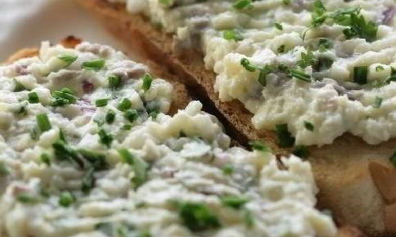 Рецепт бутерброд с сельдью и сливочным сыром