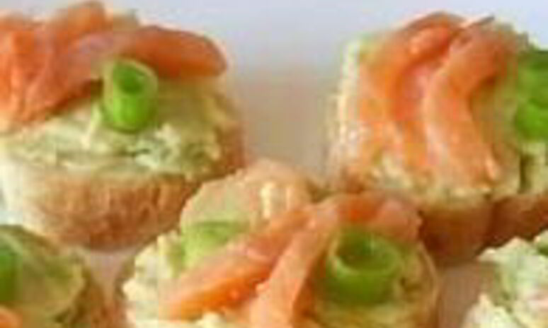 Рецепт бутерброды с авокадо и форелью