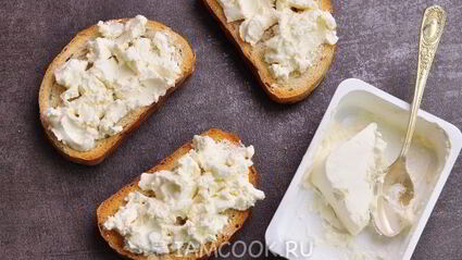 бутерброды с баклажанами, помидорами и чесноком