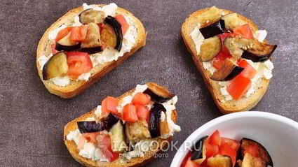 бутерброды с баклажанами, помидорами и чесноком