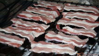 бутерброды с беконом и зеленым луком на мангале