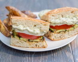 Бутерброды с кабачком и помидором