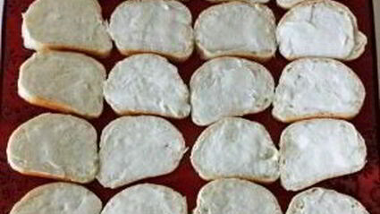 бутерброды с красной рыбой и огурцом