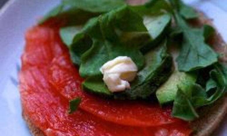 Рецепт бутерброды с лососем и авокадо