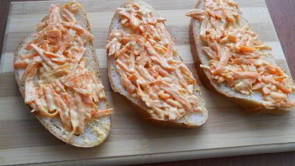 бутерброды с морковью и отварным мясом