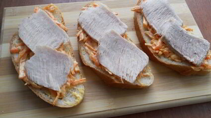 бутерброды с морковью и отварным мясом