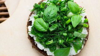 бутерброды с овощами и зеленью