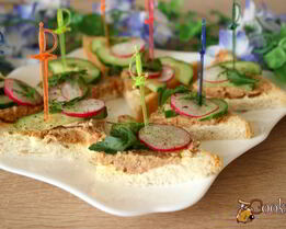 Бутерброды с паштетом и свежими овощами