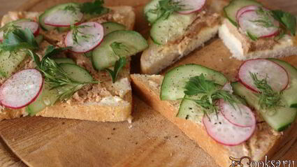 бутерброды с паштетом и свежими овощами