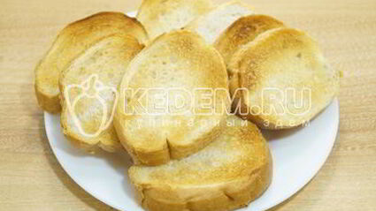 бутерброды с паштетом из куриной печени