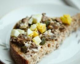 Бутерброды с печенью и яйцом