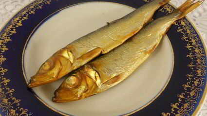 бутерброды с плавленным сыром и копченой салакой