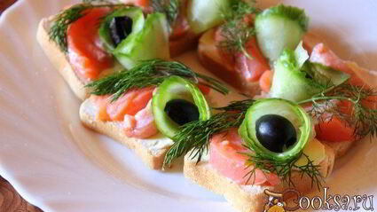 бутерброды с семгой и свежим огурцом