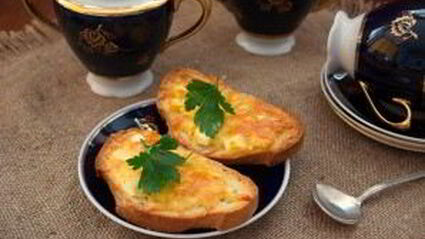 бутерброды с сыром и чесноком