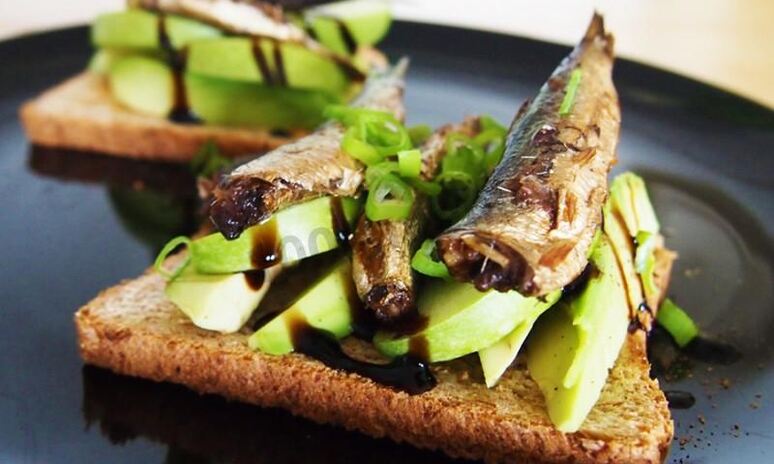 Рецепт бутерброды со шпротами и авокадо