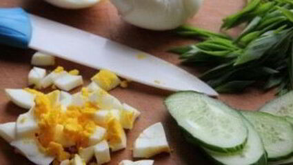 бутерброды со шпротами, яйцом и огурцом