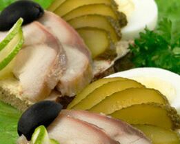 Бутерброды со скумбрией горячего копчения