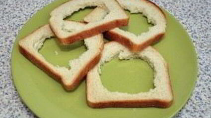 бутерброды в духовке с яйцом