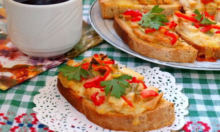 Рецепт горячие бутерброды с индейкой, сладким перцем и моцареллой