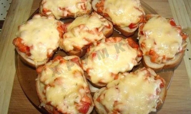 Рецепт горячие бутерброды с колбасой, сыром и помидорами в духовке