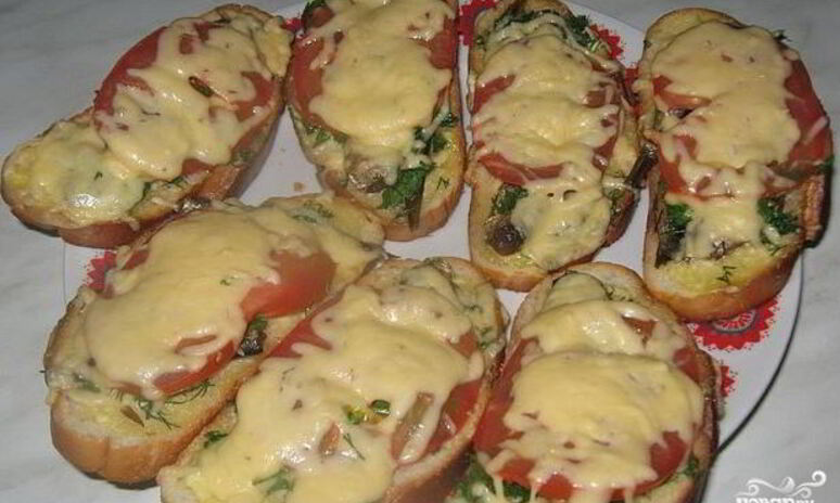 Рецепт горячий бутерброд со шпротами