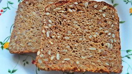 открытый бутерброд с овощами и килькой