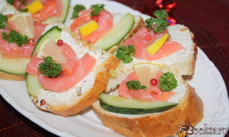 Рецепт праздничные бутерброды с лососем и творожным сыром