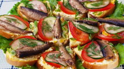 праздничные бутерброды со шпротами