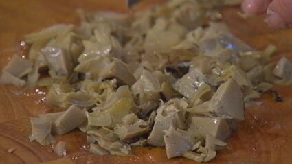 средиземноморский горячий бутерброд с тунцом и артишоками