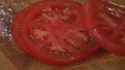 средиземноморский горячий бутерброд с тунцом и артишоками