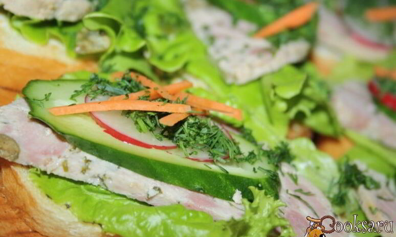 Рецепт яркие бутерброды с домашней ветчиной к завтраку