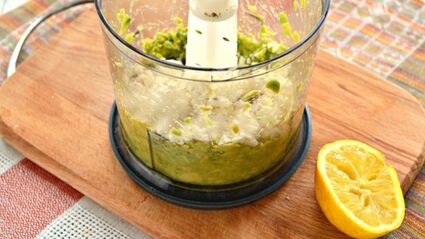 закусочные бутерброды с муссом из авокадо