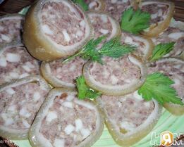 Домашняя колбаса в свиной шкурке