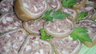 Домашняя колбаса в свиной шкурке