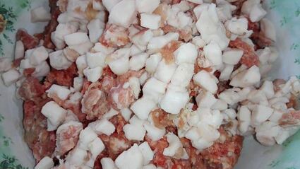 домашняя колбаса в свиной шкурке