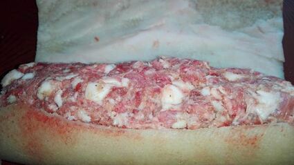 домашняя колбаса в свиной шкурке