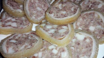 домашняя колбаса в свиной шкурке