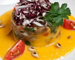 Баклажанная икра на тыквенном пюре