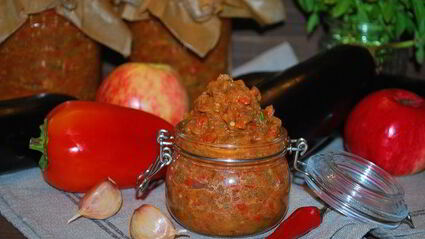 икра из запеченных яблок и овощей