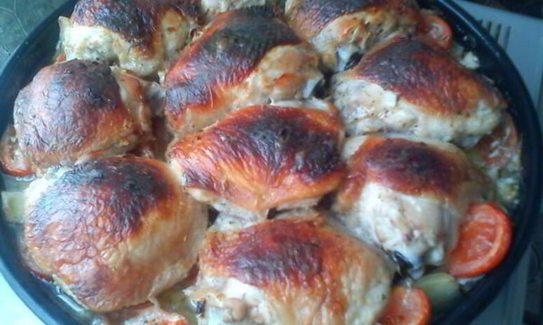 Рецепт куриные бедра маринованные в кефире, с картошкой