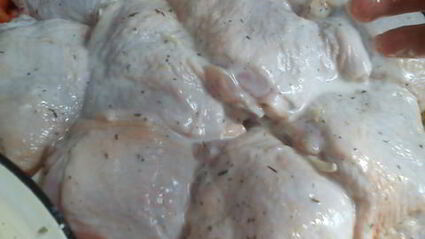 куриные бедра маринованные в кефире, с картошкой