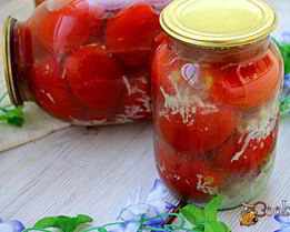 Маринованные помидоры с чесноком