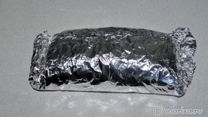 мясо, запеченное в маринованном луке