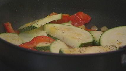 фриттата с тунцом, кабачком и сладким перцем