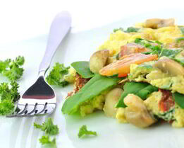 Фриттата с зеленью и миндалем