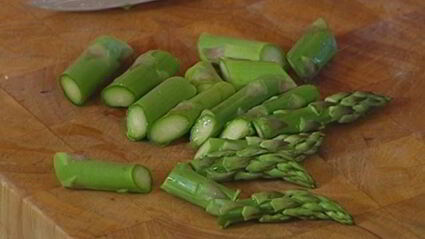 фриттата со спаржей, помидорами и фетой