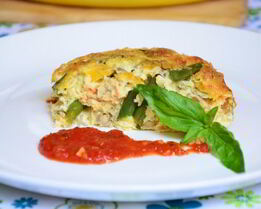 Фриттата со стручковой фасолью помидорами черри и грибами