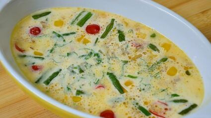 фриттата со стручковой фасолью помидорами черри и грибами