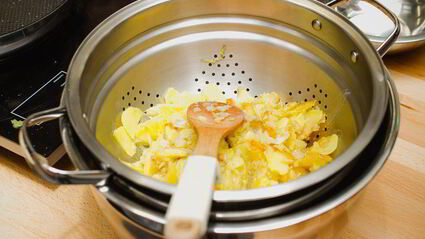 картофельно-луковый омлет